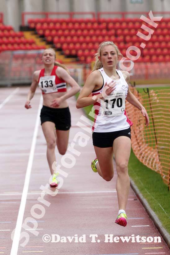 Chloe Price wins 1500 metres